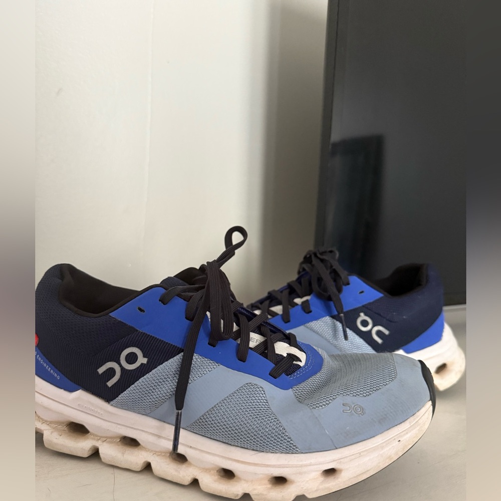 On cloud Running Women's Blue and Black Sneakers